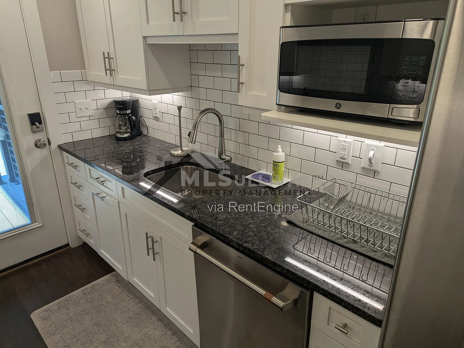 2 bed, 1.5 bath, 900 sqft, $2,200 — Photo 4