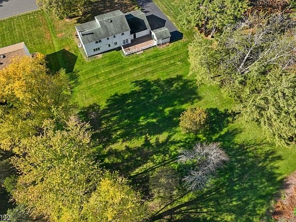4th image of 652 Thruway Dr
