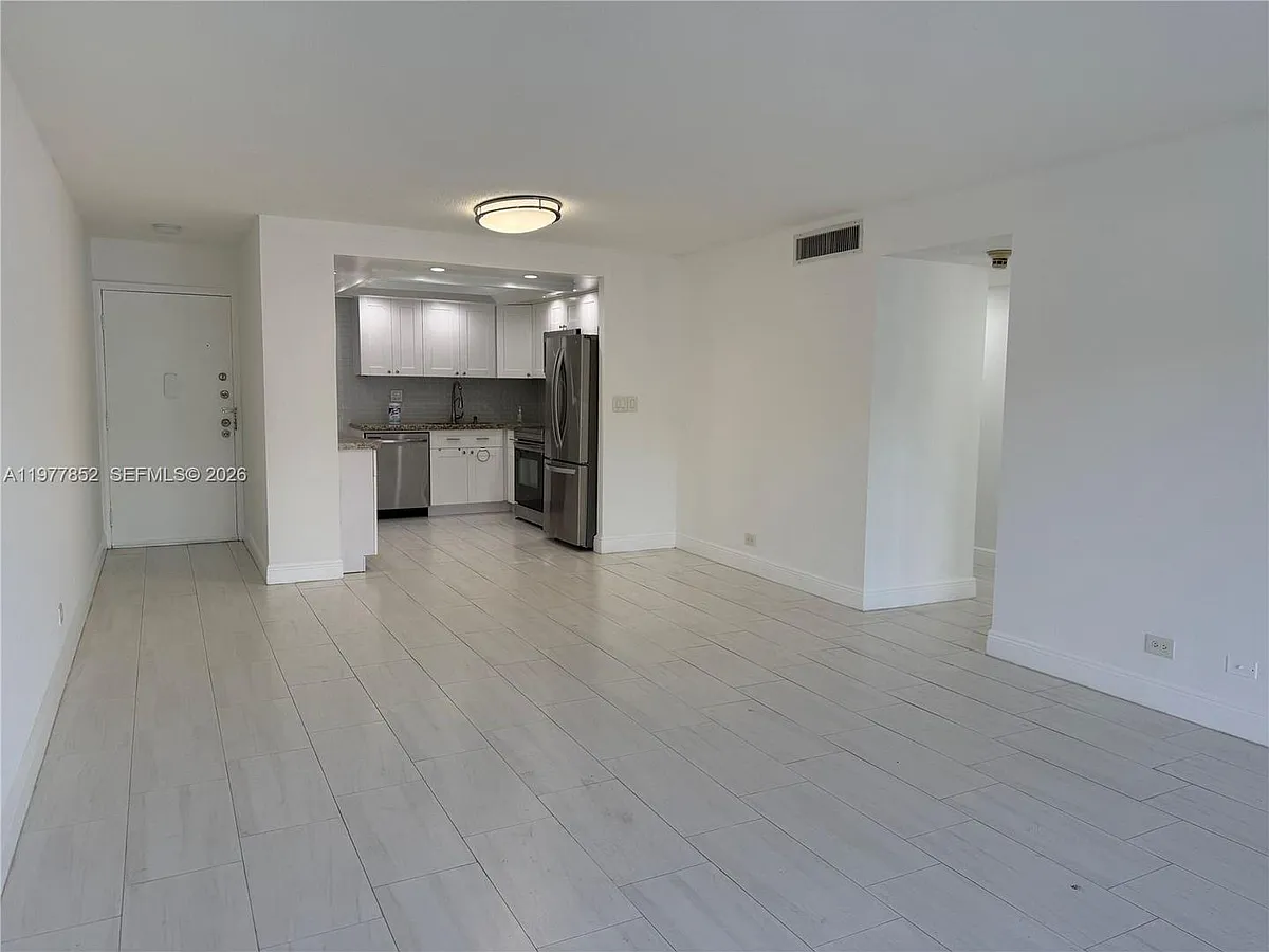Building Photo - 8107 SW 72nd Ave #125E