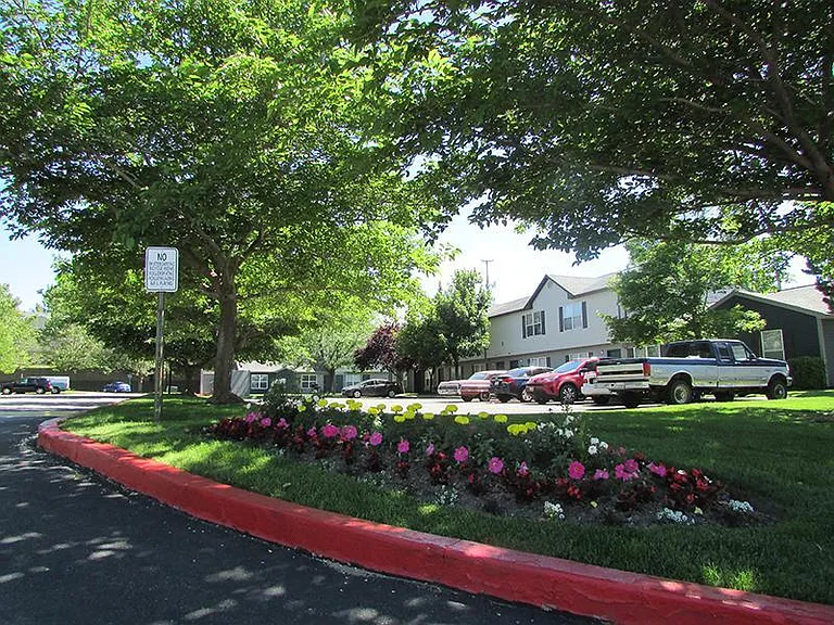 Mulberry Park Apartments — Photo 15