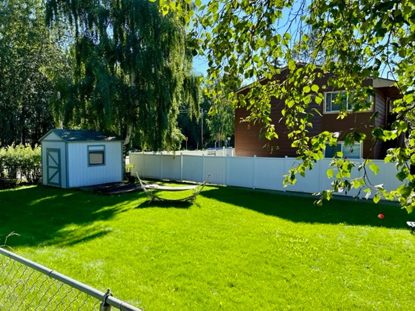 Downtown Furnished Two Bed Unit in Duplex- Includes Utilities — Photo 3