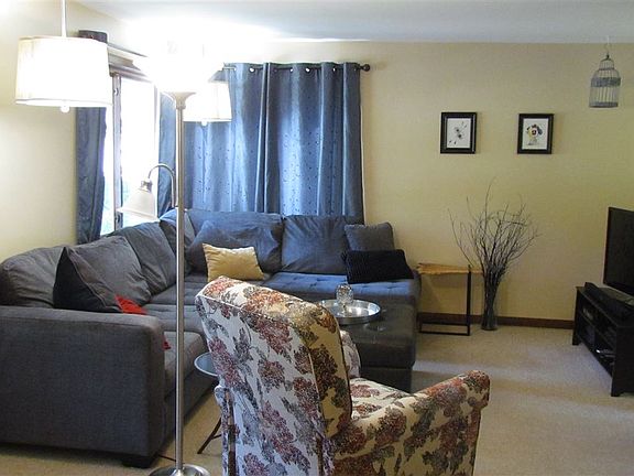 5th image of 1011 W Brown St