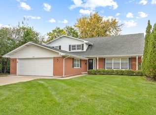 2206 W Lawrence Ln, Mount Prospect, IL 60056
