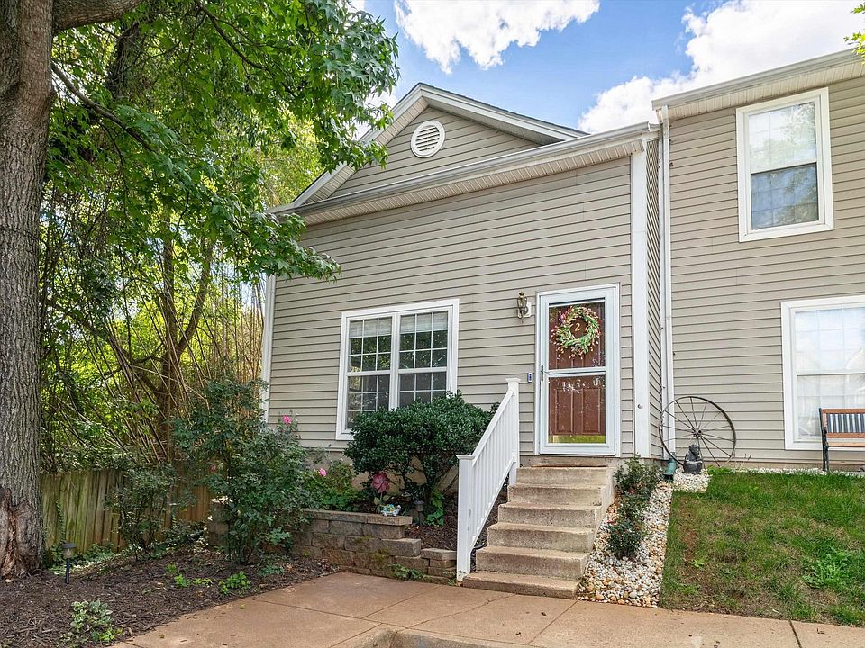 1st image of 122 Danbury Ct