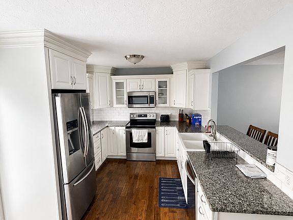 5th image of 515 Hoffman Dr #2