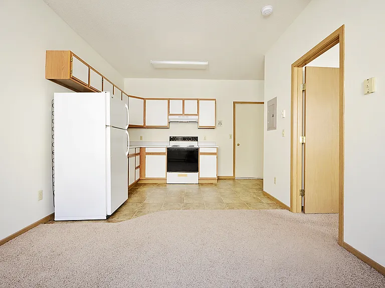 6 North Main Street - Downtown apartments on second floor above commercial spaces. — Photo 10