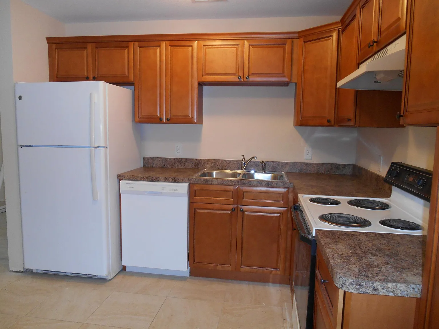 3 bed, 971 sqft, $1,625 — Photo 3
