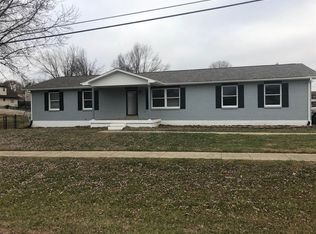 111 Meadowlake Dr, Radcliff, KY 40160