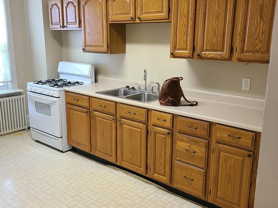 2nd image of 922 Bucknell Ave #1