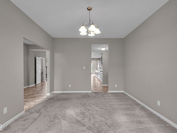 5th image of 15359 Manning Way