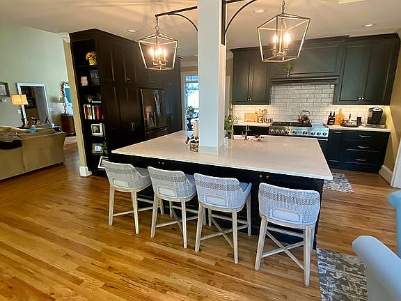3rd image of 1010 Oaklake Cir