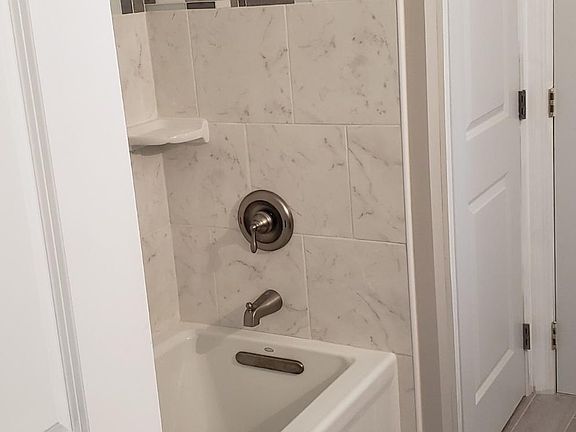 2nd image of 933 Briar Ave