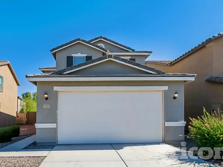 18249 N Clarence Ln — Photo 1