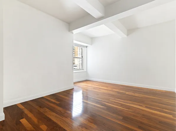 88 Greenwich Street 925 image 2 of 17