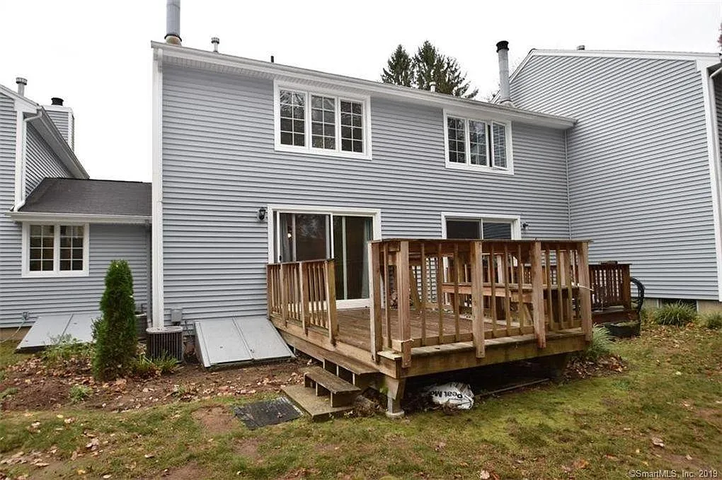 Building Photo - 21 Willow Brook Dr #21