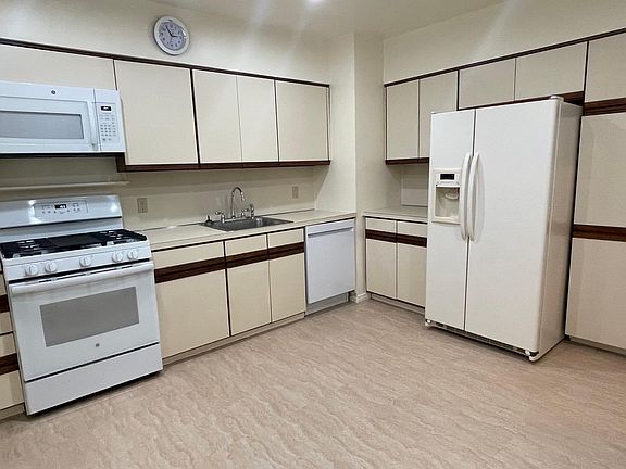 3rd image of 17540 56th Ave #B