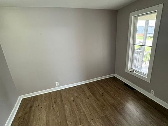 4th image of 506 Constance Ave