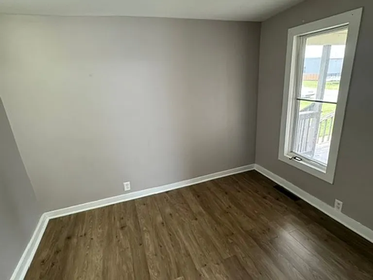 506 Constance Ave — Photo 4