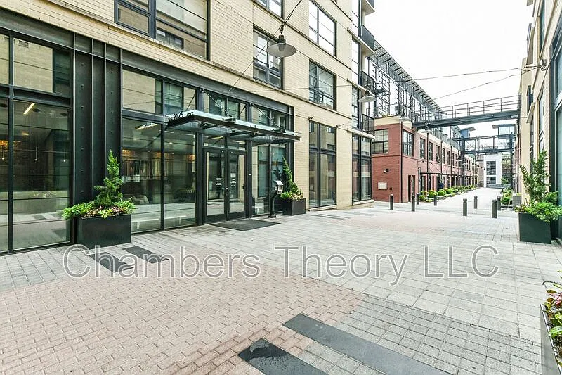 1 bed, 1.0 bath, 801 sqft, $2,700 — Photo 4