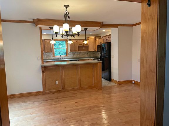 3rd image of 52 Orchard Ave #3