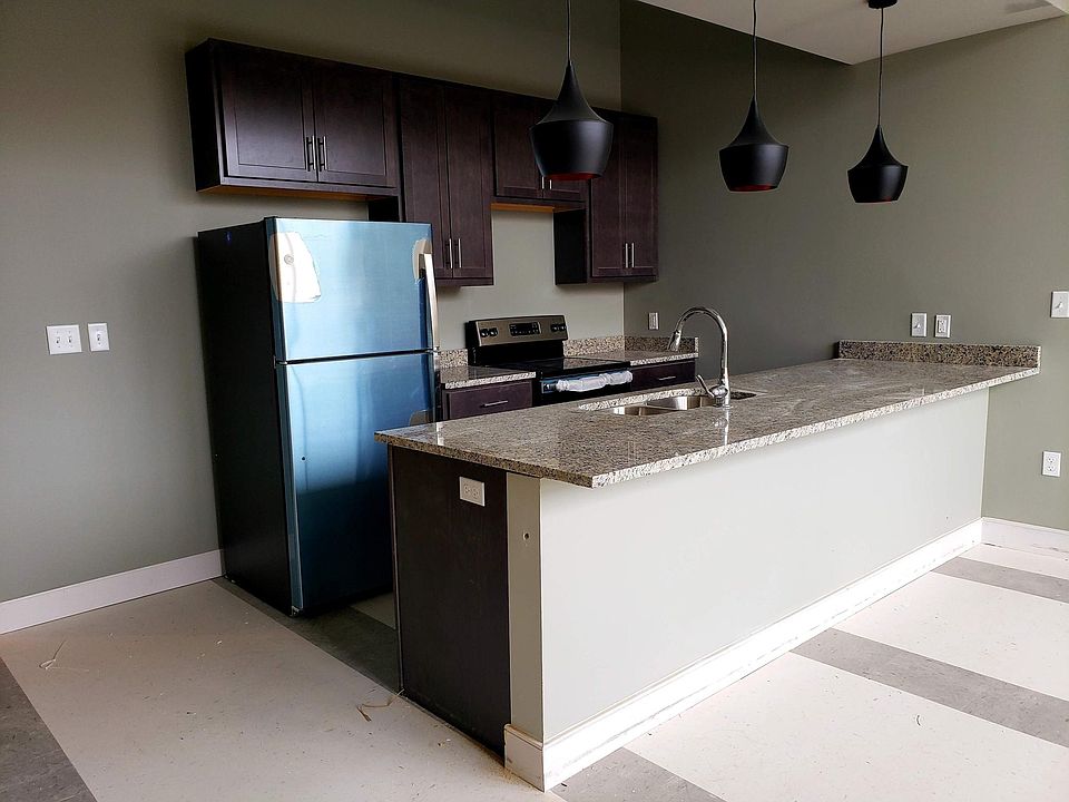 1st image of 200 Claremont Ave #105