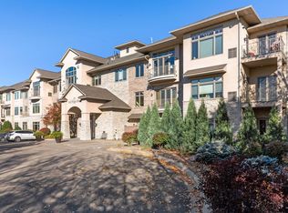 555 Oak Ridge Pl APT 150, Hopkins, MN 55305