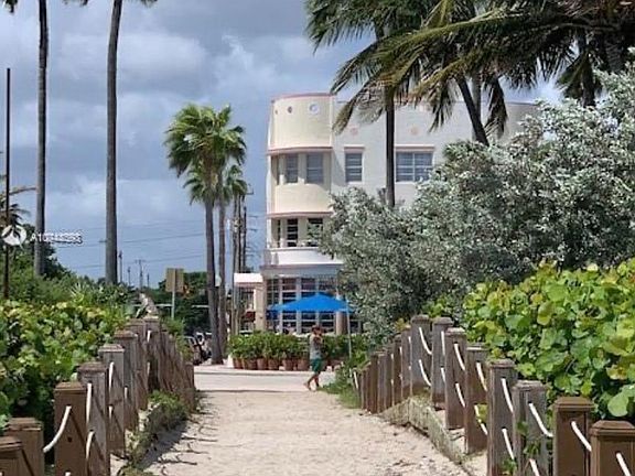 Public Beach Path