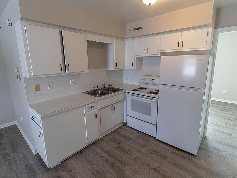 708 W Cunningham Dr #3 — Photo 5