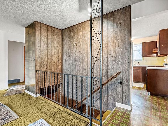 3rd image of 600 36th Ave Ct
