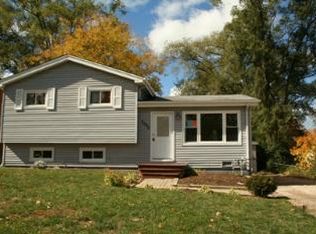 3505 Ridge Rd, Island Lake, IL 60042