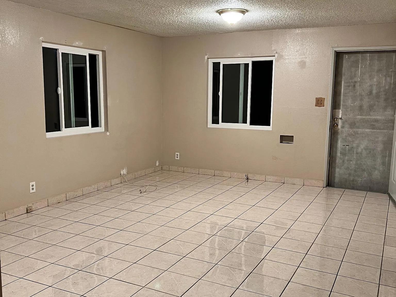947 N Rowan Ave — Photo 3