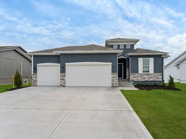 404 SW Hawthorne Ln, Blue Springs, MO 64014
