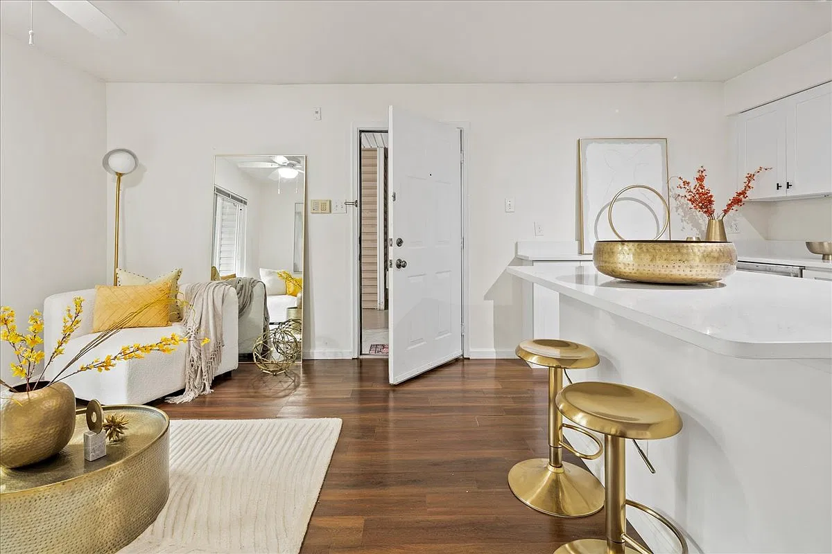 1 bed, 530 sqft, $2,000 — Photo 2