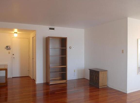 5th image of 1800 N Stanton St APT 404