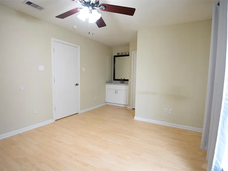 1008 Andrews St — Photo 13