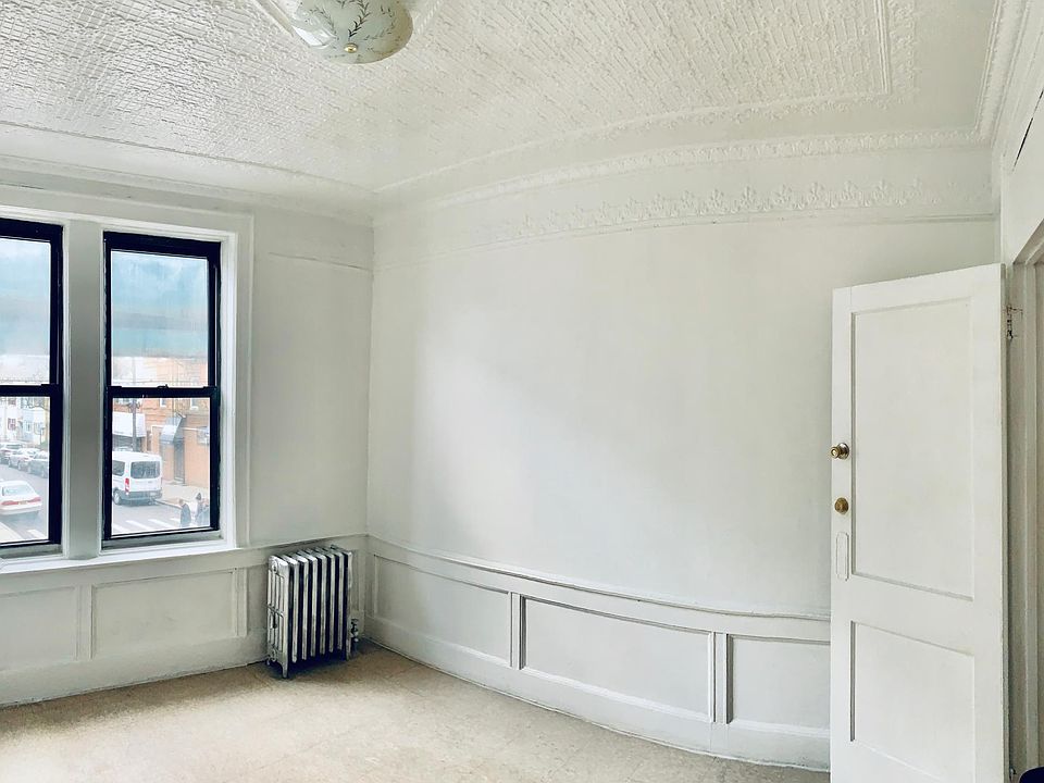 Large Bedroom #1