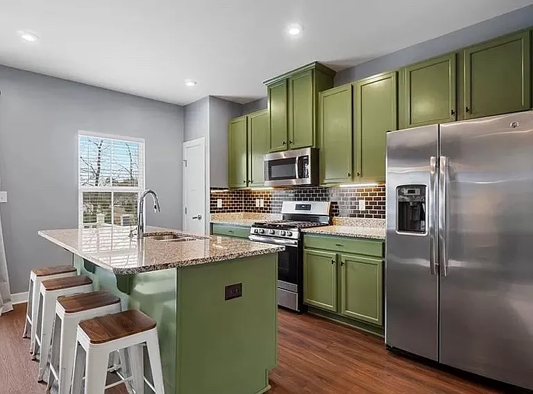 902 Avast Way — Photo 16