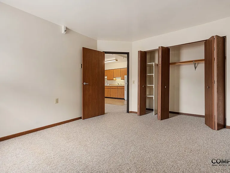 414 Doty St — Photo 9