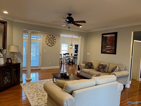 5th image of 105 Bent Brook Dr