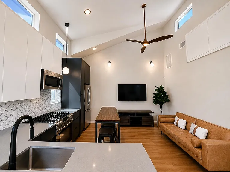 913 Duncan Ln #201 — Photo 7