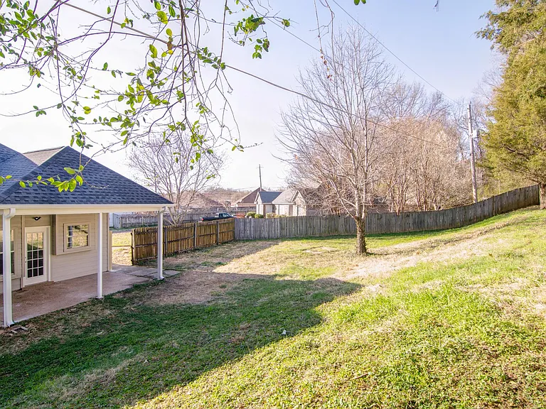 2822 Laura Cir E — Photo 4