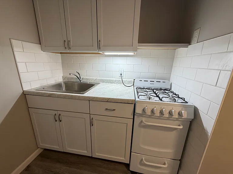 607 N 40th St #1 — Photo 6