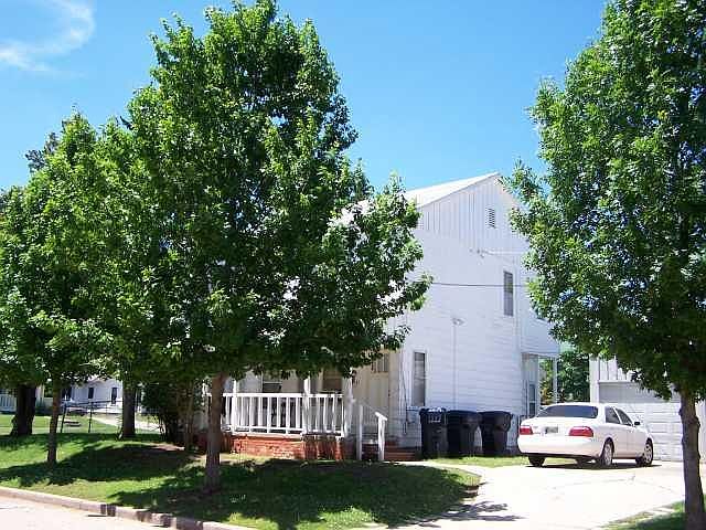 2nd image of 1301 N Louise Ave