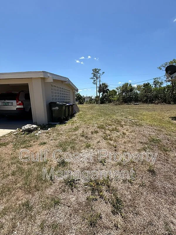 Building Photo - 13880 Tamiami Trl