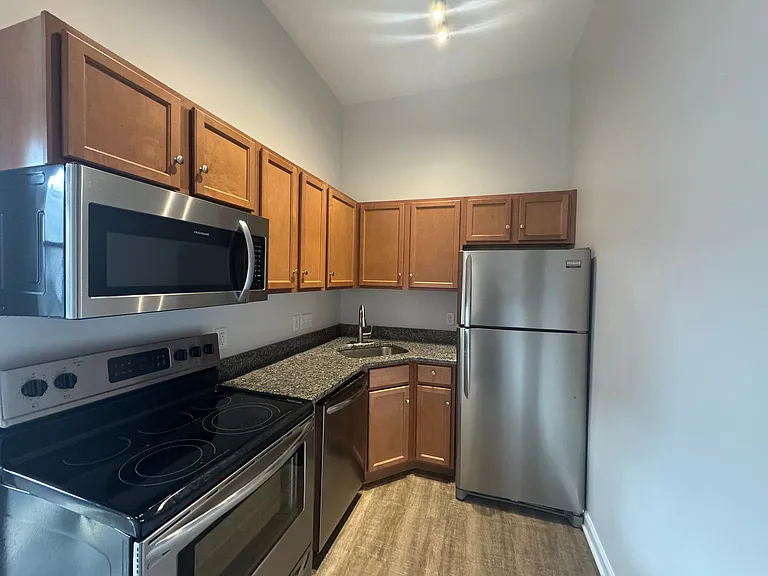 Walnut St. Apartments — Photo 9