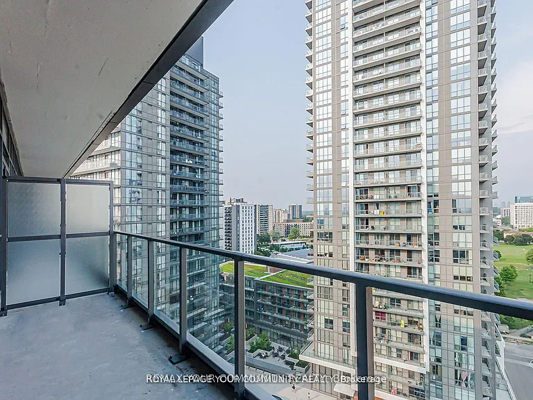 36 Manor Rd E #1302 — Photo 18