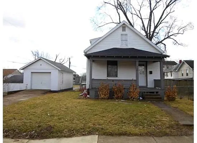 730 E Water St photo 1
