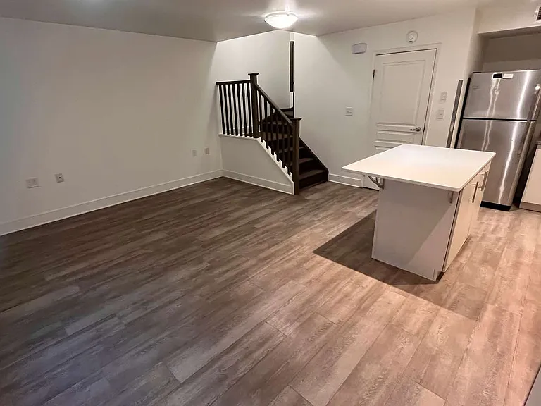 464 Frontenac St #16 — Photo 11