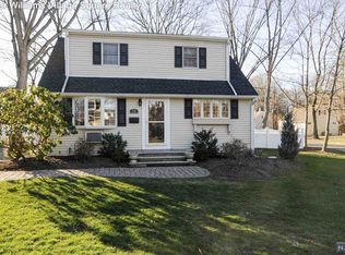 26 Beverly Ln, Waldwick, NJ 07463
