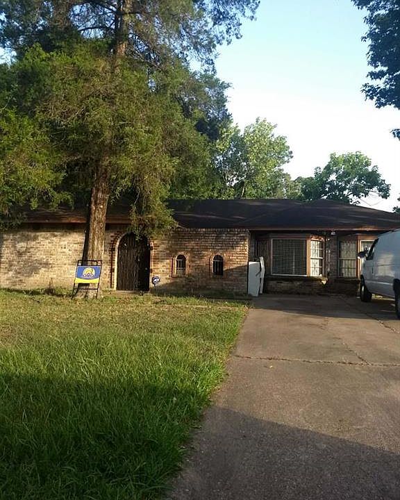 1st image of 5034 Hollybrook Ln